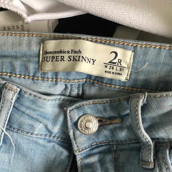 Light wash skinny jeans - Picture 3 of 3